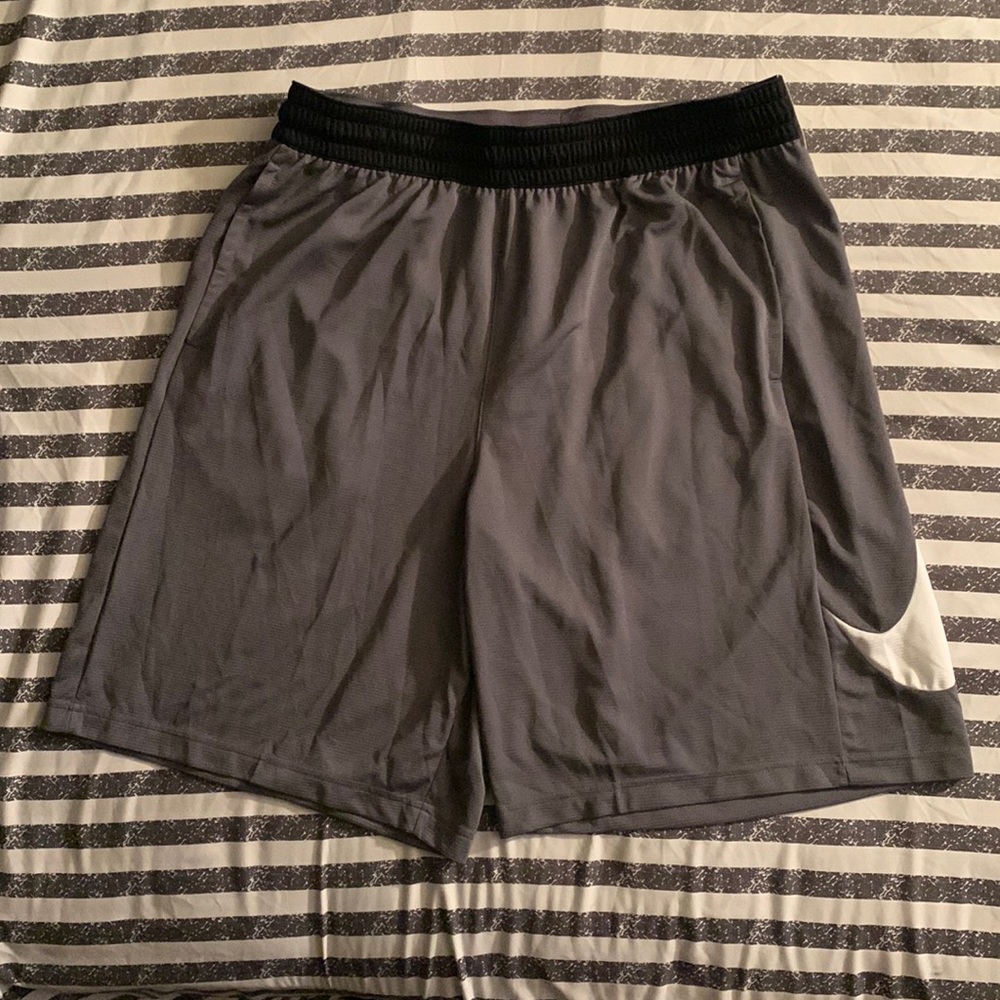 Nike Loose Fit Gray Shorts